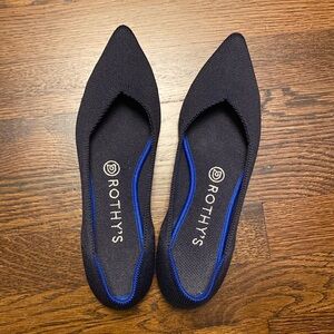 Navy Rothy’s The Point flats size 8